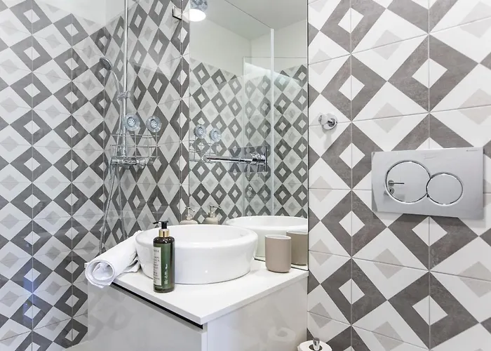 Homely W/ Ac Near Marques By Lovelystay * Oporto